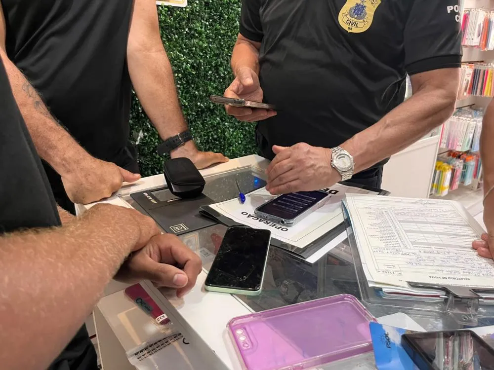 Operação fiscaliza lojas de celulares em Salvador e verifica procedência de aparelhos