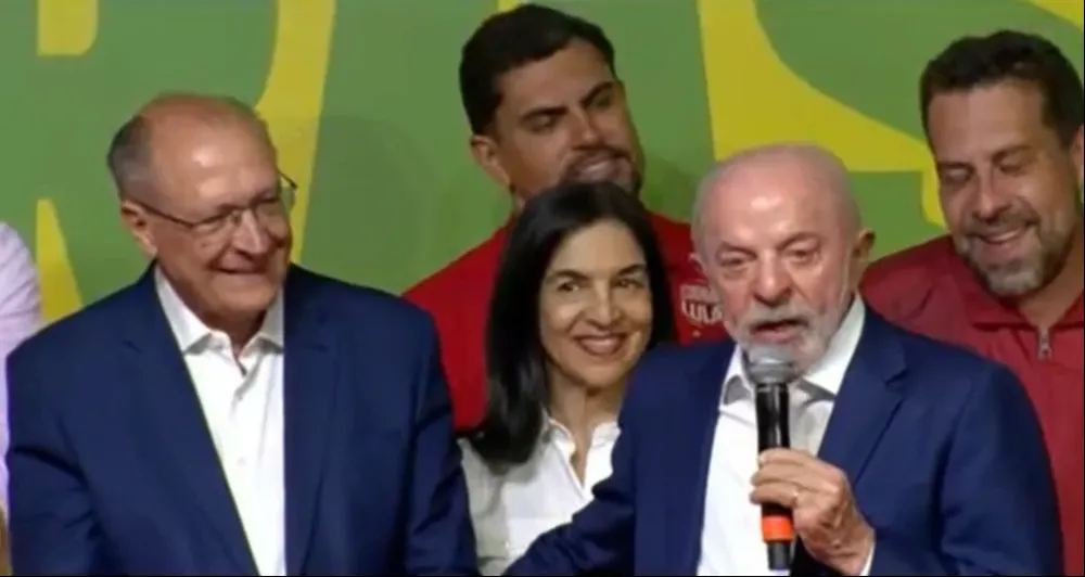 Lula diz estar surpreso com segundo turno e afirma que campanha vai ‘começar do zero’