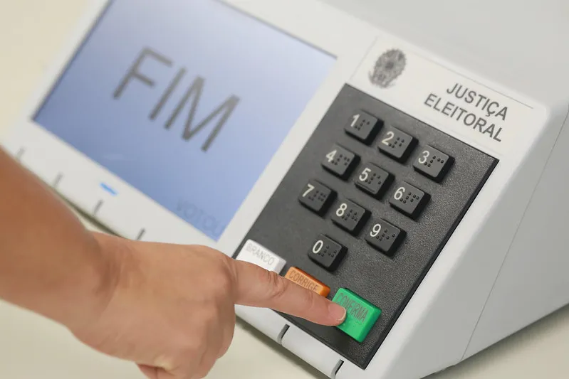 Oposição local leva vantagem na votação para federal em Mata de São João; disputa estadual fica equilibrada