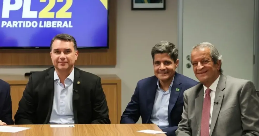 ACM Neto anuncia apoio a Flávio Bolsonaro e promete mobilizar grupo político na Bahia