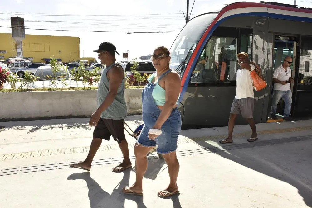 VLT de Salvador terá viagens gratuitas no segundo turno; confira horários e trechos